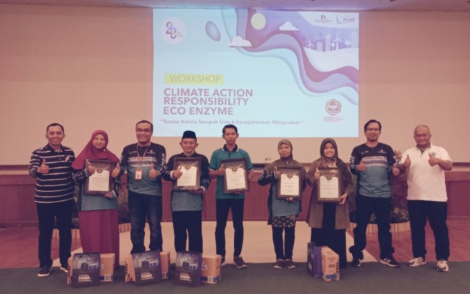 Paiton Energy-POMI Latih Masyarakat Sulap Sampah Sayuran Jadi Cairan Pembersih Serba Guna