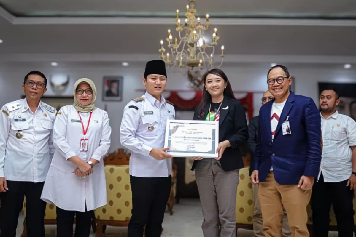 Alun-Alun Trenggalek Lebih Cantik, Bupati Trenggalek Dapat Alat Keren CSR dari Bank Jatim